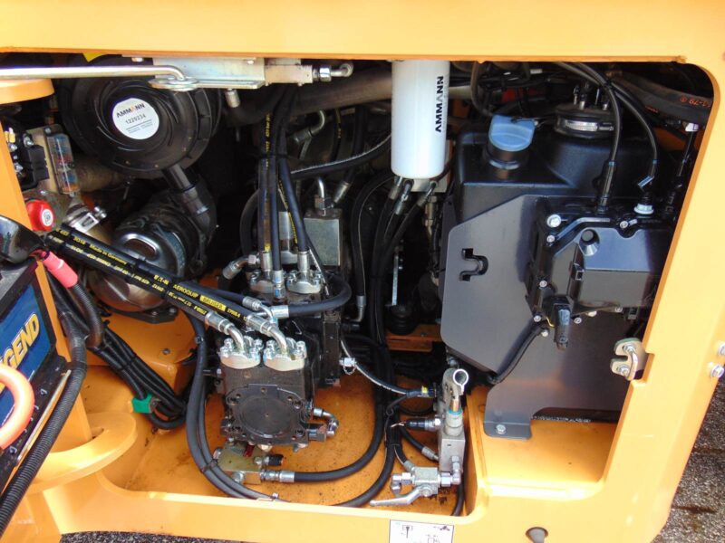 2018 CASE DV210D TANDEM SMOOTH DRUM "23,000 POUND* VIBRATORY ROLLER COMPACTOR - ONLY 2.740 HOURS - AMAZING ALL ORIFGINAL CONDITION - Image 6