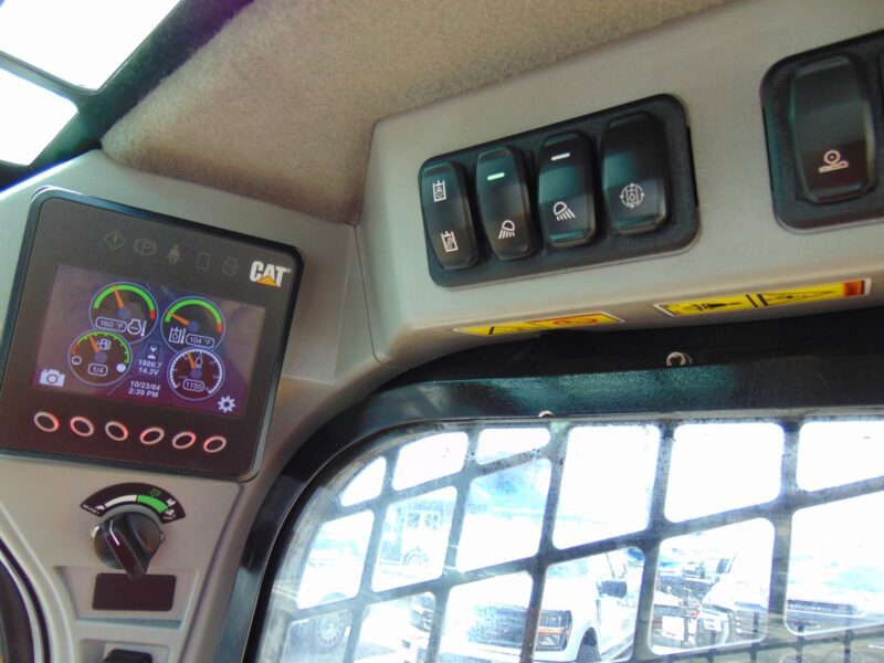 2021 Caterpillar CAT 262D3 "XPS-HIGH FLOW" TURBO 2 SPEED - SUPER LOADED - PWR COUPLER - A/C - STEREO - AIR RIDE HEATED SEAT - CAMERA - 1,806 HOURS - Image 24