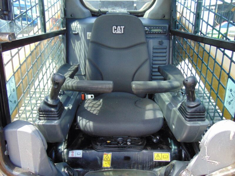 2022 CAT 299D3 "98 HP" TURBO 2 SPEED - XPS HIGH FLOW - SUPER LOADED - WEIGHT PKG - STEREO - CAMERA - HEATED AIR RIDE - Image 16