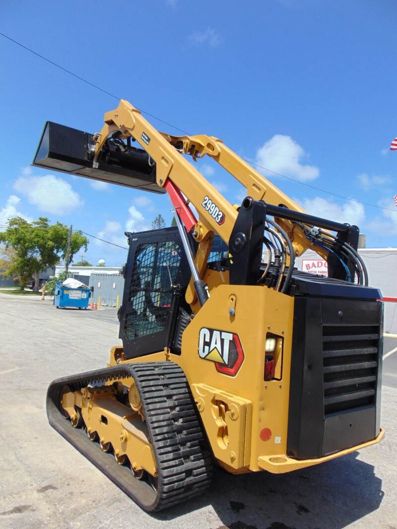 2022 CAT 299D3 "98 HP" TURBO 2 SPEED - XPS HIGH FLOW - SUPER LOADED - WEIGHT PKG - STEREO - CAMERA - HEATED AIR RIDE - Image 7
