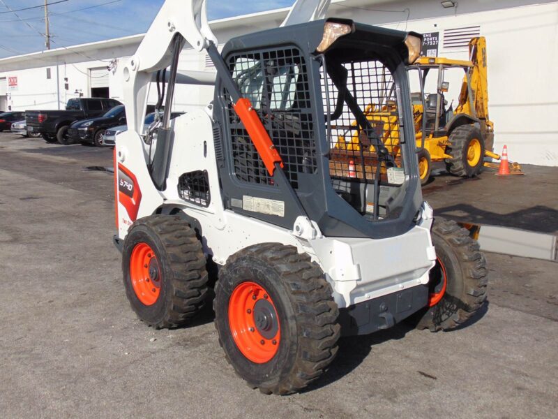 2022 BOBCAT S740 TURBO 2 SPEED SKID STEER - OPEN CAB - ONLY 1,570 HOURS - STANDARD HAND AND FOOT CONTROLS - 100% SERVICED - Image 17