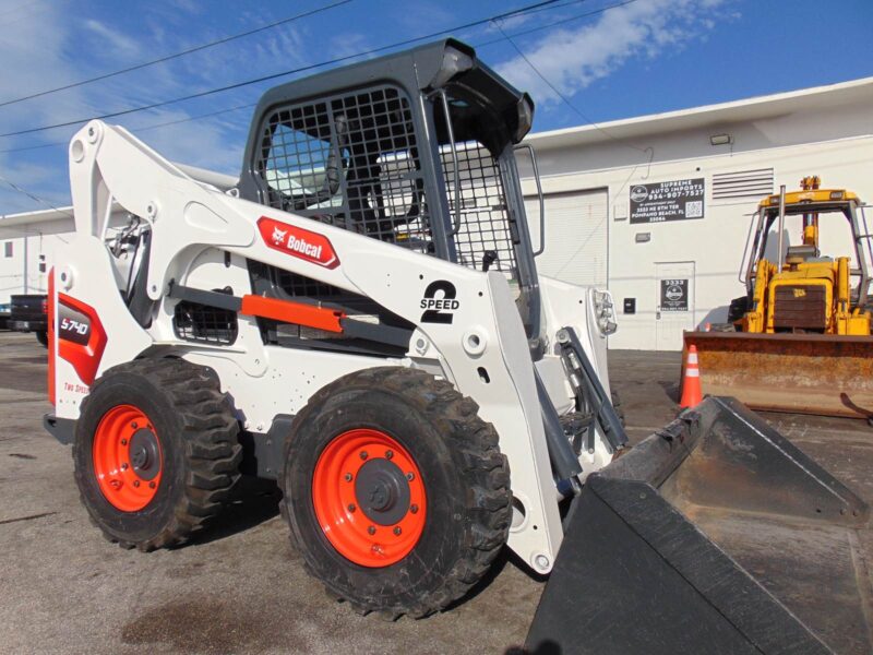 2022 BOBCAT S740 TURBO 2 SPEED SKID STEER - OPEN CAB - ONLY 1,570 HOURS - STANDARD HAND AND FOOT CONTROLS - 100% SERVICED - Image 2