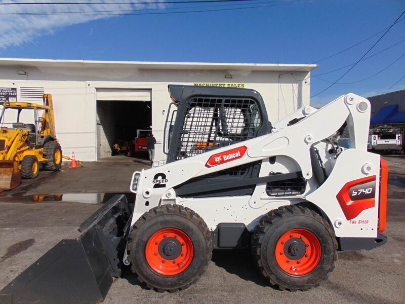 2022 BOBCAT S740 TURBO 2 SPEED SKID STEER - OPEN CAB - ONLY 1,570 HOURS - STANDARD HAND AND FOOT CONTROLS - 100% SERVICED - Image 3
