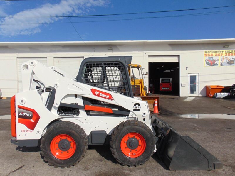 2022 BOBCAT S740 TURBO 2 SPEED SKID STEER - OPEN CAB - ONLY 1,570 HOURS - STANDARD HAND AND FOOT CONTROLS - 100% SERVICED - Image 4