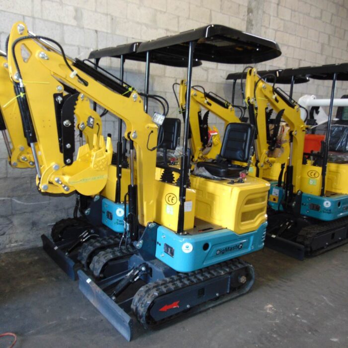 2025 DIG-MASTER DM100 MINI EXCAVATOR - 2,300 LBS - BACKFILL BLADE - TOOTH BUCKET AND THUMB - SIMPLE PILOT CONTROLS