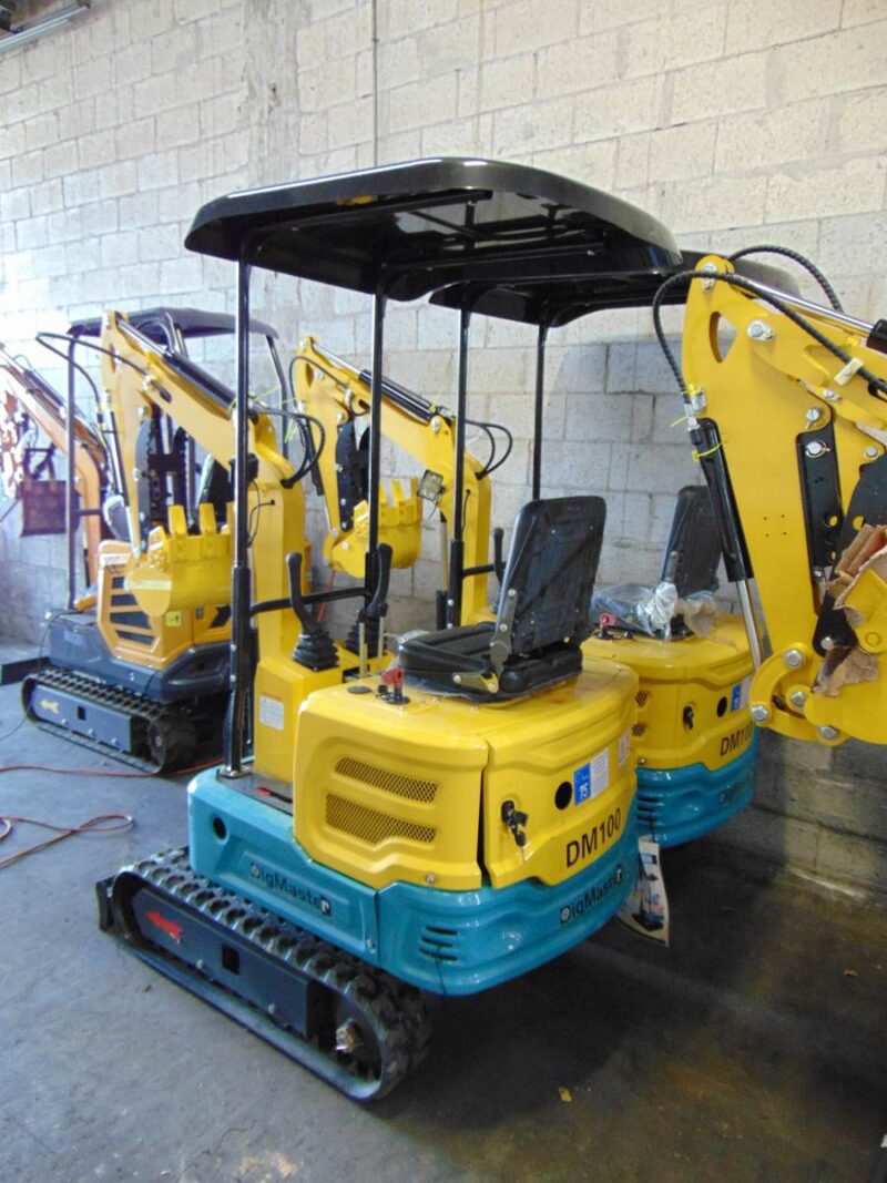 2025 DIG-MASTER DM100 MINI EXCAVATOR - 2,300 LBS - BACKFILL BLADE - TOOTH BUCKET AND THUMB - SIMPLE PILOT CONTROLS - Image 4