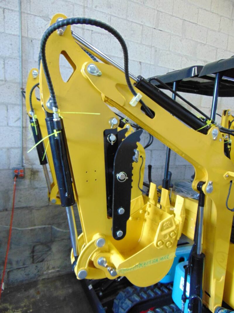 2025 DIG-MASTER DM100 MINI EXCAVATOR - 2,300 LBS - BACKFILL BLADE - TOOTH BUCKET AND THUMB - SIMPLE PILOT CONTROLS - Image 11