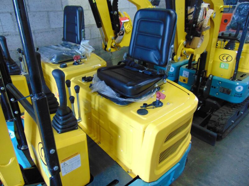2025 DIG-MASTER DM100 MINI EXCAVATOR - 2,300 LBS - BACKFILL BLADE - TOOTH BUCKET AND THUMB - SIMPLE PILOT CONTROLS - Image 10