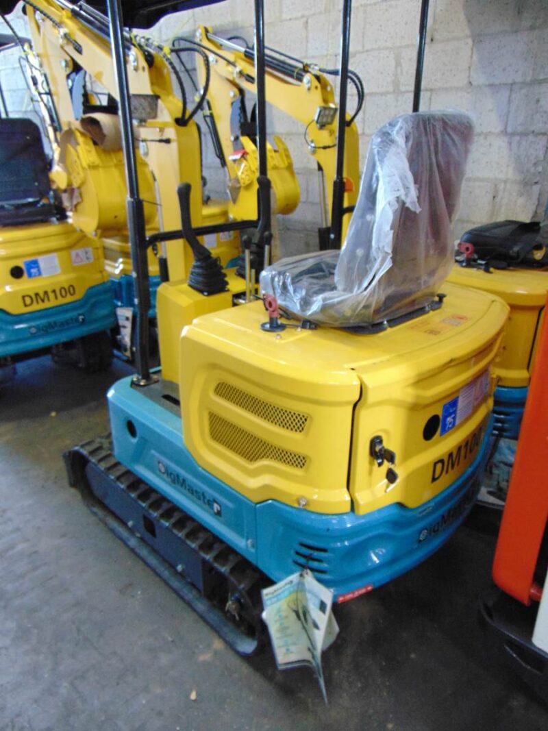 2025 DIG-MASTER DM100 MINI EXCAVATOR - 2,300 LBS - BACKFILL BLADE - TOOTH BUCKET AND THUMB - SIMPLE PILOT CONTROLS - Image 7