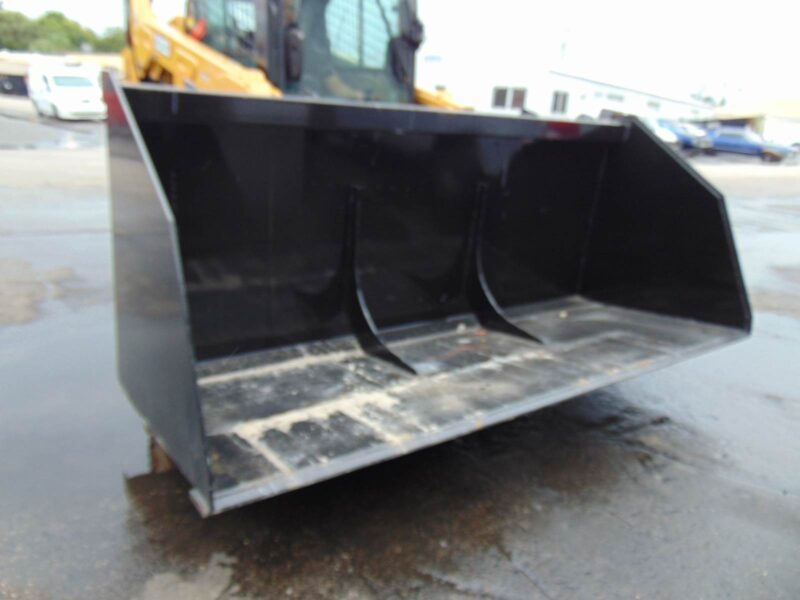 2026 SKID STEER 3 YARD "MEGA BUCKET" SUPER DUTY 102" WIDE MEGA CAPACITY - 1,000 LBS OF AMERICAN STEEL - Image 3