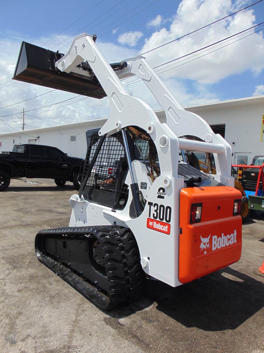 2009 BOBCAT T300 TURBO "KUBOTA V-330" PRE EMISSIONS - ONLY 2,091 ORIGINAL VERIFIED 1 OWNER HOURS - EVERYTHING NEW - RARE FIND - Image 18