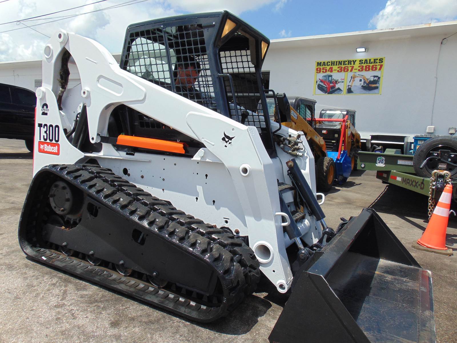 2009 BOBCAT T300 TURBO "KUBOTA V-330" PRE EMISSIONS - ONLY 2,091 ORIGINAL VERIFIED 1 OWNER HOURS - EVERYTHING NEW - RARE FIND - Image 2