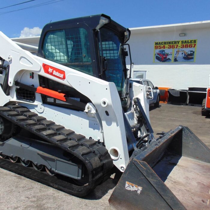 2016 BOBCAT T-750 TURBO 2 SPEED - ENCLOSED HEAT AND A/C - STEREO - POWER BOB/TACH - BRAND NEW TRACKS - ONLY 1,852 HOURS