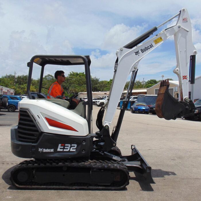 2020 BOBCAT E32i MINI EXCAVATOR - KUBOTA DIESEL - 7,200 POUNDS WEIGHT - 2 SPEED - BRAND NEW TRACKS TODAY - ONLY 1,342 HOURS