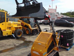 2025 NEW 2026 AGT INDUSTRIAL LRT23 SKID STEER W/ GRAPPLE BUCKET - BIG 23 HP V-TWIN GAS 4 STROKE - RUBBER TRACKS - BRAND NEW