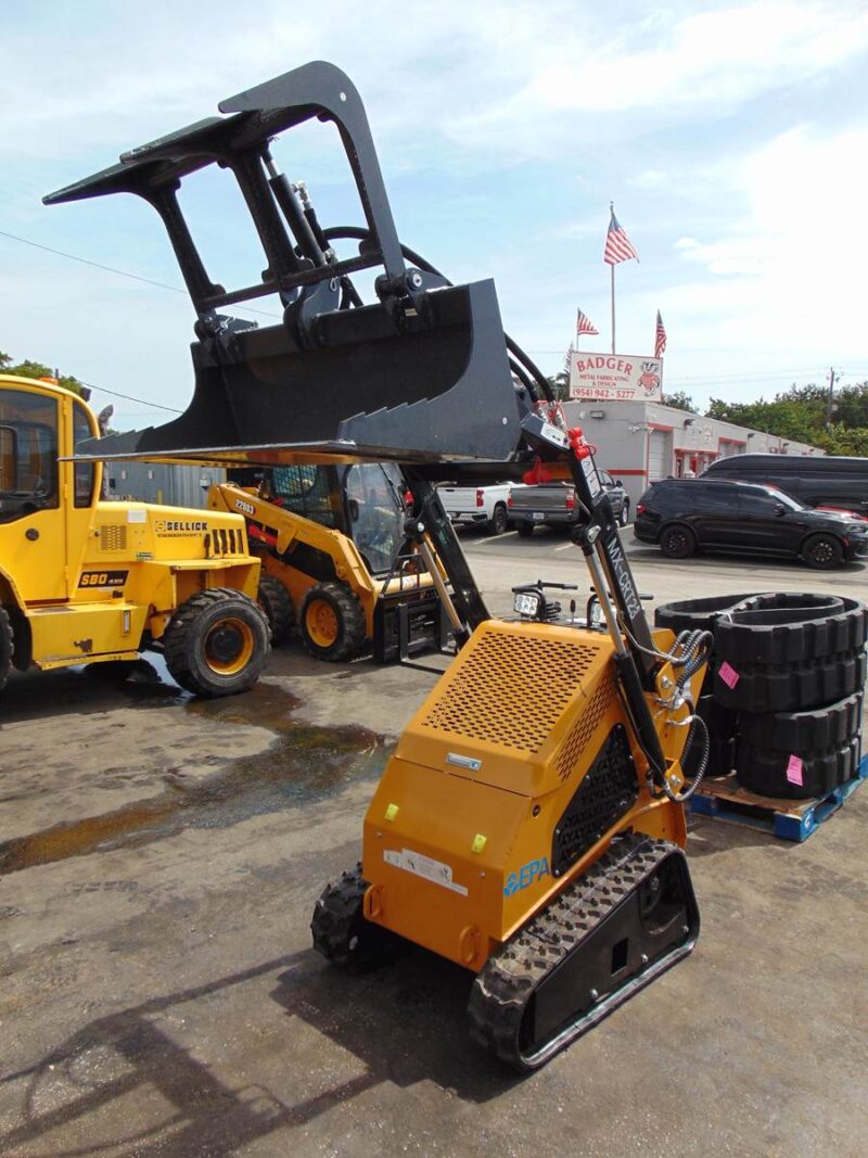 2025 NEW 2026 AGT INDUSTRIAL LRT23 SKID STEER W/ GRAPPLE BUCKET - BIG 23 HP V-TWIN GAS 4 STROKE - RUBBER TRACKS - BRAND NEW