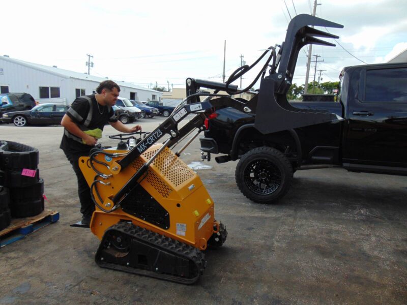 2025 NEW 2026 AGT INDUSTRIAL LRT23 SKID STEER W/ GRAPPLE BUCKET - BIG 23 HP V-TWIN GAS 4 STROKE - RUBBER TRACKS - BRAND NEW - Image 15