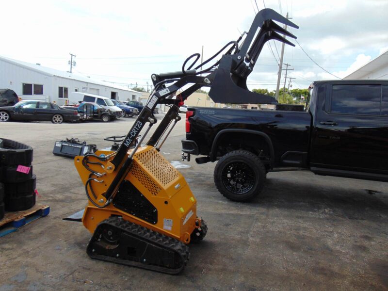 2025 NEW 2026 AGT INDUSTRIAL LRT23 SKID STEER W/ GRAPPLE BUCKET - BIG 23 HP V-TWIN GAS 4 STROKE - RUBBER TRACKS - BRAND NEW - Image 19