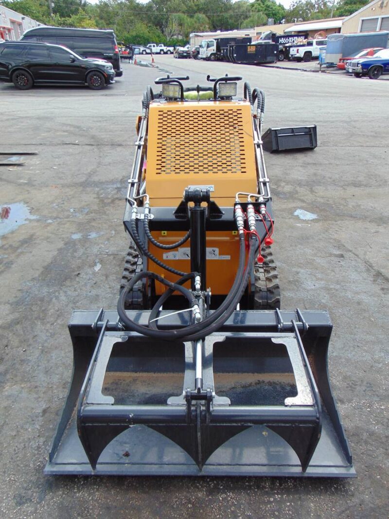 2025 NEW 2026 AGT INDUSTRIAL LRT23 SKID STEER W/ GRAPPLE BUCKET - BIG 23 HP V-TWIN GAS 4 STROKE - RUBBER TRACKS - BRAND NEW - Image 4