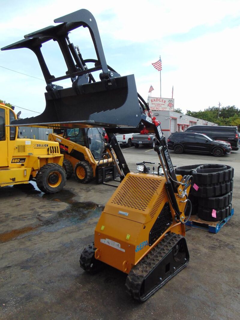 2025 NEW 2026 AGT INDUSTRIAL LRT23 SKID STEER W/ GRAPPLE BUCKET - BIG 23 HP V-TWIN GAS 4 STROKE - RUBBER TRACKS - BRAND NEW - Image 7
