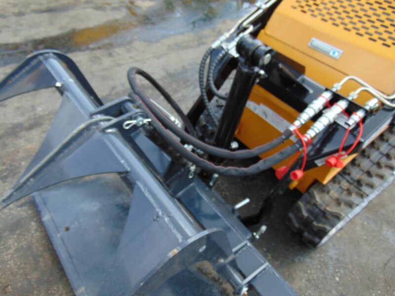 2025 NEW 2026 AGT INDUSTRIAL LRT23 SKID STEER W/ GRAPPLE BUCKET - BIG 23 HP V-TWIN GAS 4 STROKE - RUBBER TRACKS - BRAND NEW - Image 9