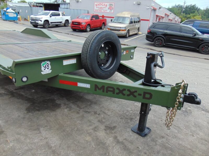 2025 NEW 2025 MAXXD 24' FLATBED UTILITY EQUIPMENT TILT DECK TRAILER - TANDEM 8K HYBRID AXLES - 18 PLY TIRES only used once - severe duty professional trailer - Image 5