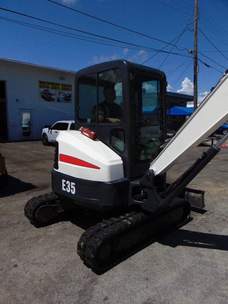 2013 BOBCAT E35 - M MINI EXCAVATOR - ENCLOSED AIR CONDITIONED CAB - KUBOTA PRE EMISSIONS DIESEL - ONLY 1,554 HOURS - 100% SERVICED AND JOB READY - Image 12