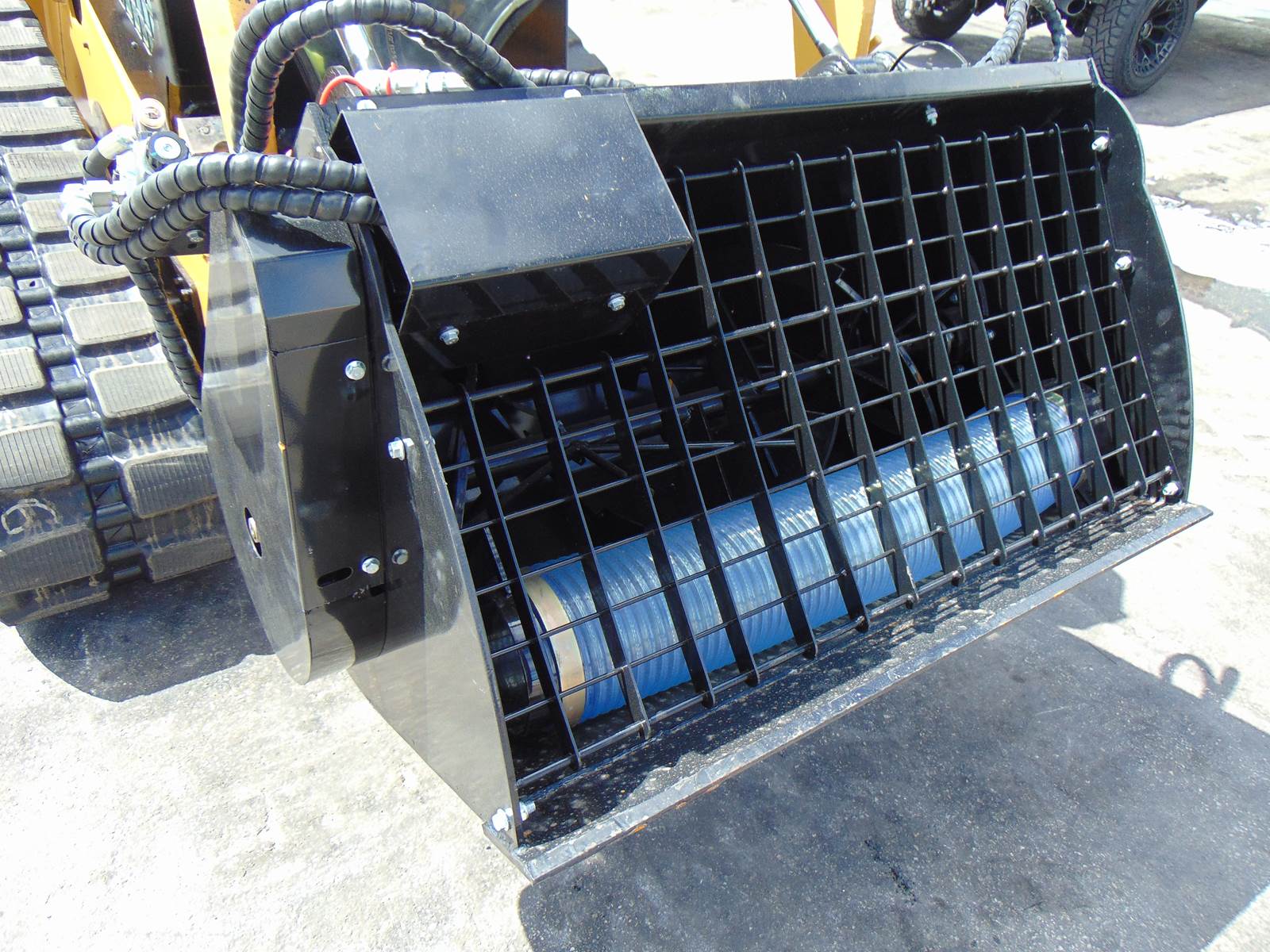2026 FUTURE MB27 MIXING CONCRETE 1/2 YARD BUCKET - FITS ALL YEARS UNIVERSAL SKID STEER ATTACHMENT - Image 17