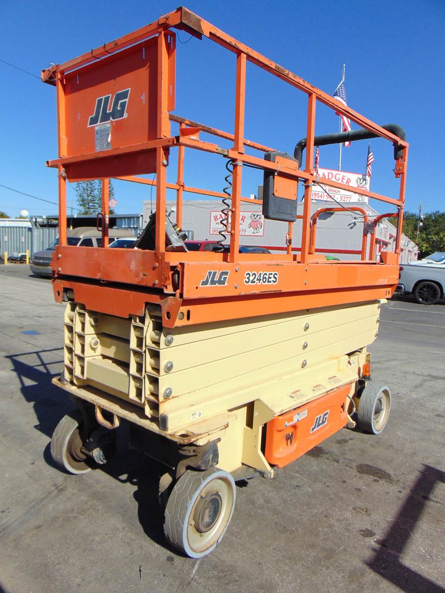 2018 JLG 3246ES SCISSOR LIFT - 38' WORKING HEIGHT - EXCELLENT ALL ORIGINAL PAINT - LOW HOURS - PERFORMS LIKE NEW - Image 6