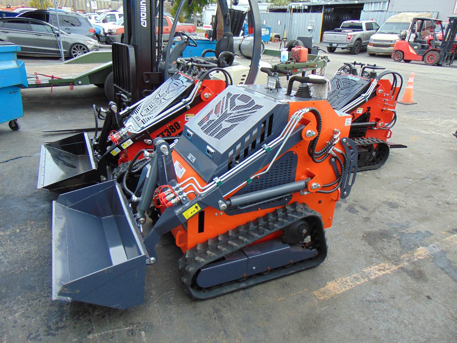 2026 AGT FT380-R SKID STEER STAND BEHIND TRACK LOADER - 23 HP GAS V-TWIN MOTOR - Image 3
