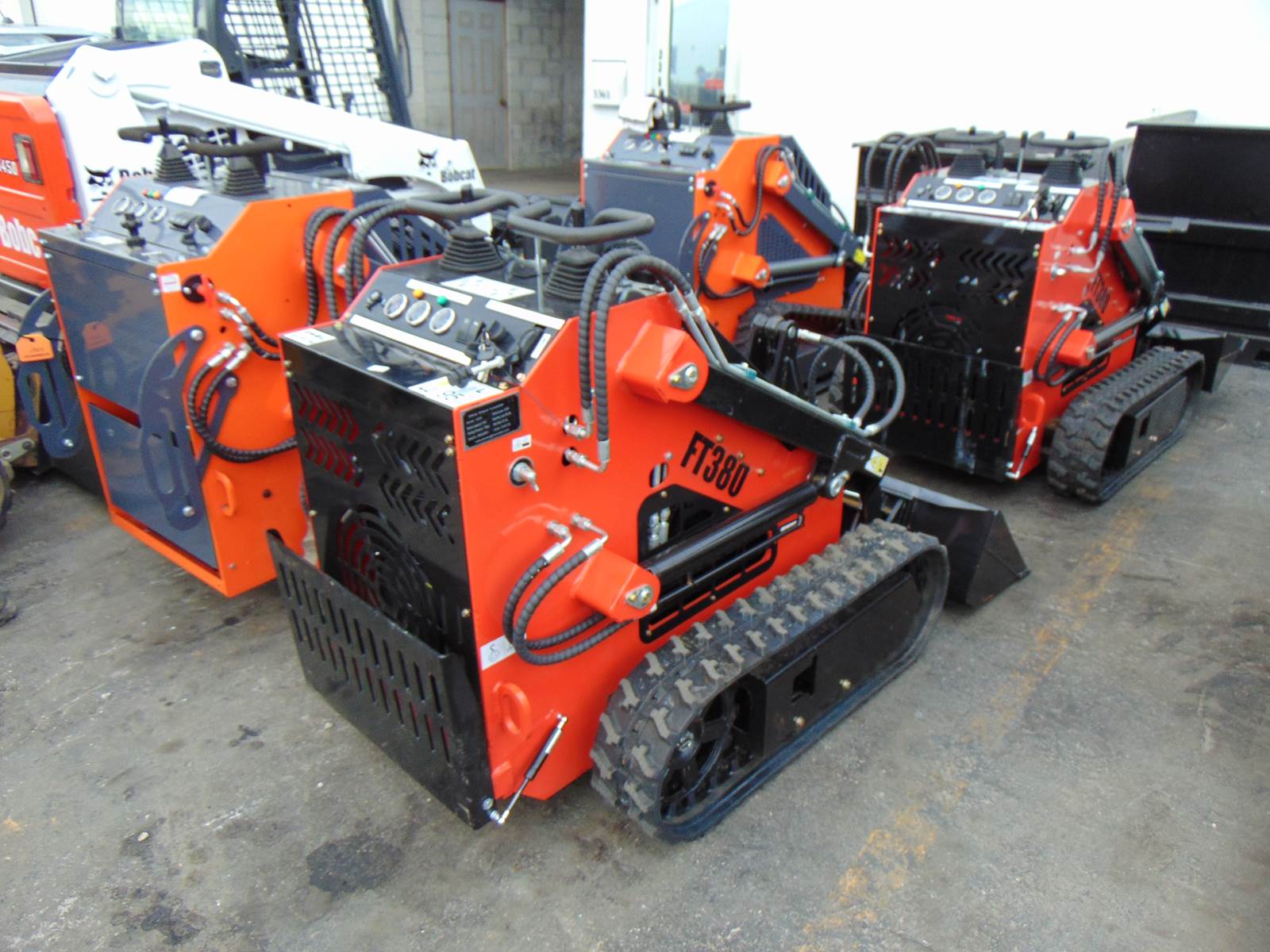 2026 AGT FT380-R SKID STEER STAND BEHIND TRACK LOADER - 23 HP GAS V-TWIN MOTOR - Image 7