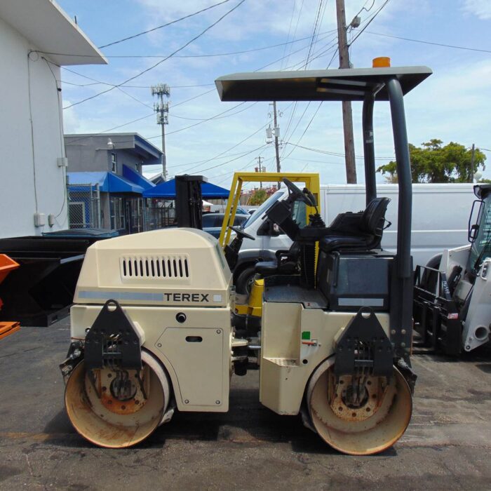 2005 TEREX TV1200-DLPR SMOOTH TANDEM DRUM 6,400 POUND VIBRATORY ROLLER COMPACTOR - DEUTZ DIESEL - WATER SYSTEM - SERVICED TODAY