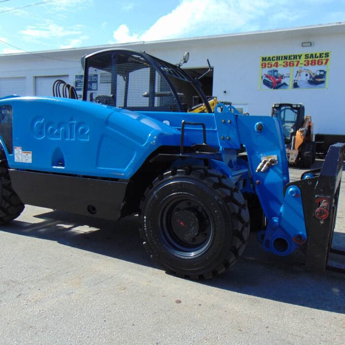 2014 GENIE GTH-5519 MINI TELEHANDLER - 4X4X4 - 5,500 LB LIFT CAPACITY - 19 FT HEIGHT - DEUTZ DIESEL - ALL NEW TIRES - 100% SERVICED - ONLY 2,500 HOURS