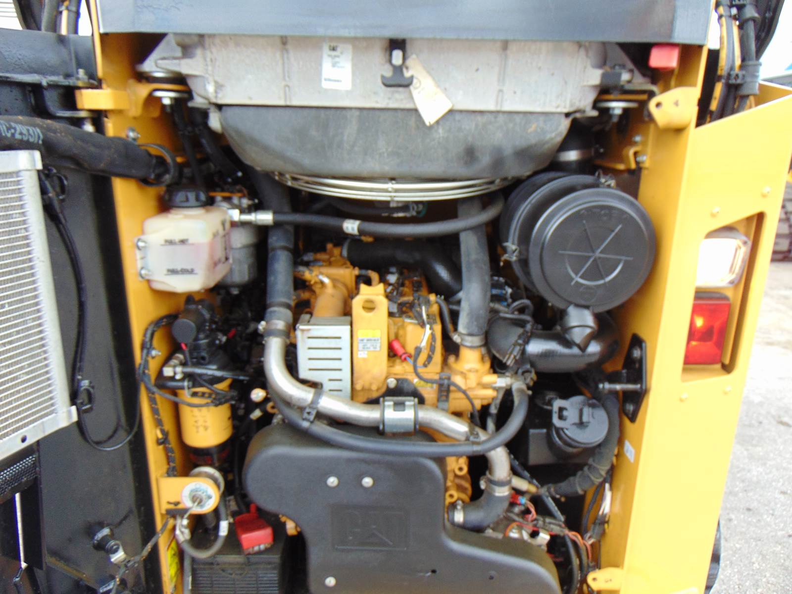 2020 CAT 259D3 TURBO 2 SPEED "COMFORT CAB" HEAT - AC - STEREO - CAMERA - JOYSTICKS - 1,143 HOURS - INSPECTED AND SERVICED - Image 15