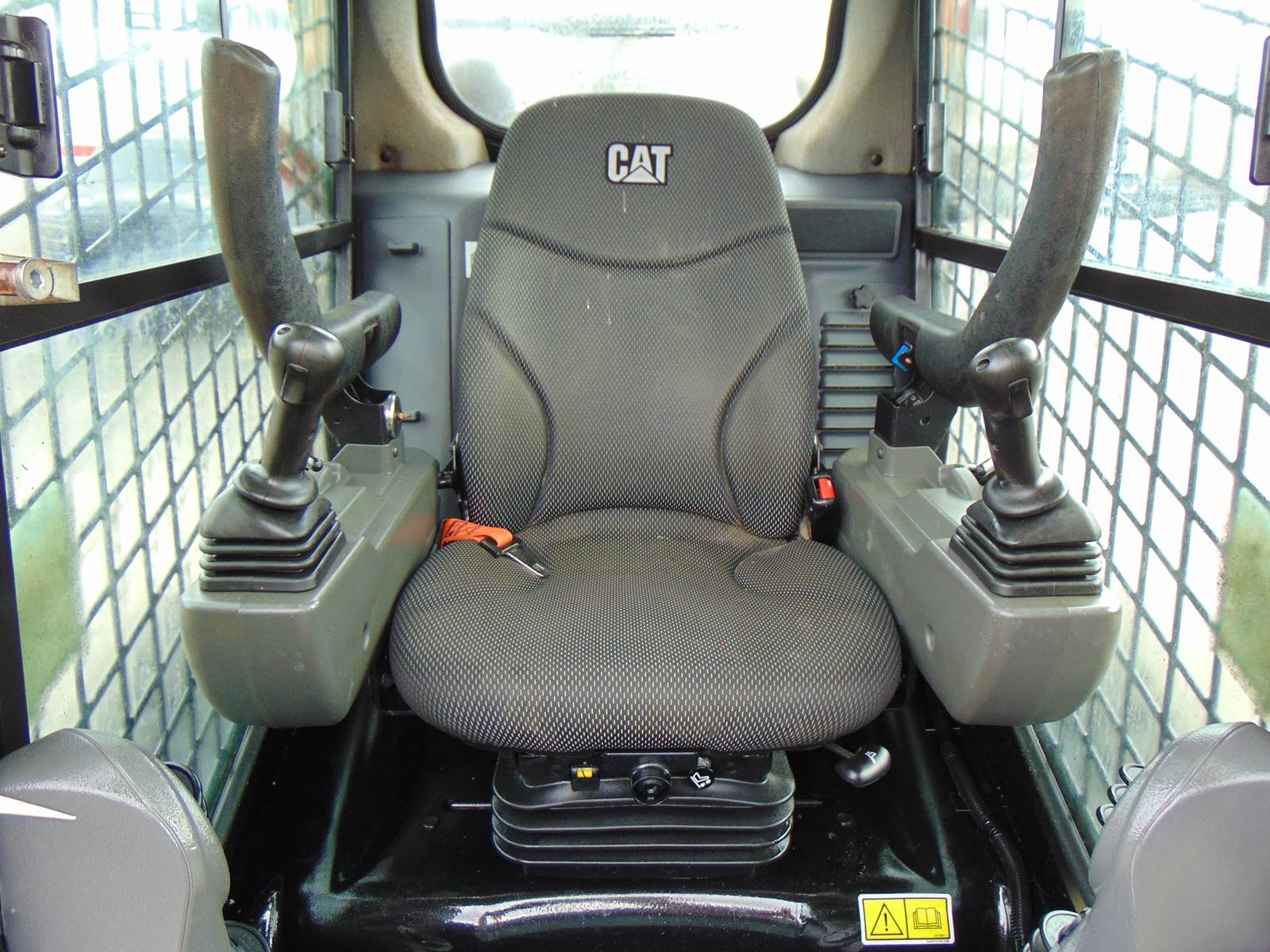 2020 CAT 259D3 TURBO 2 SPEED "COMFORT CAB" HEAT - AC - STEREO - CAMERA - JOYSTICKS - 1,143 HOURS - INSPECTED AND SERVICED - Image 17