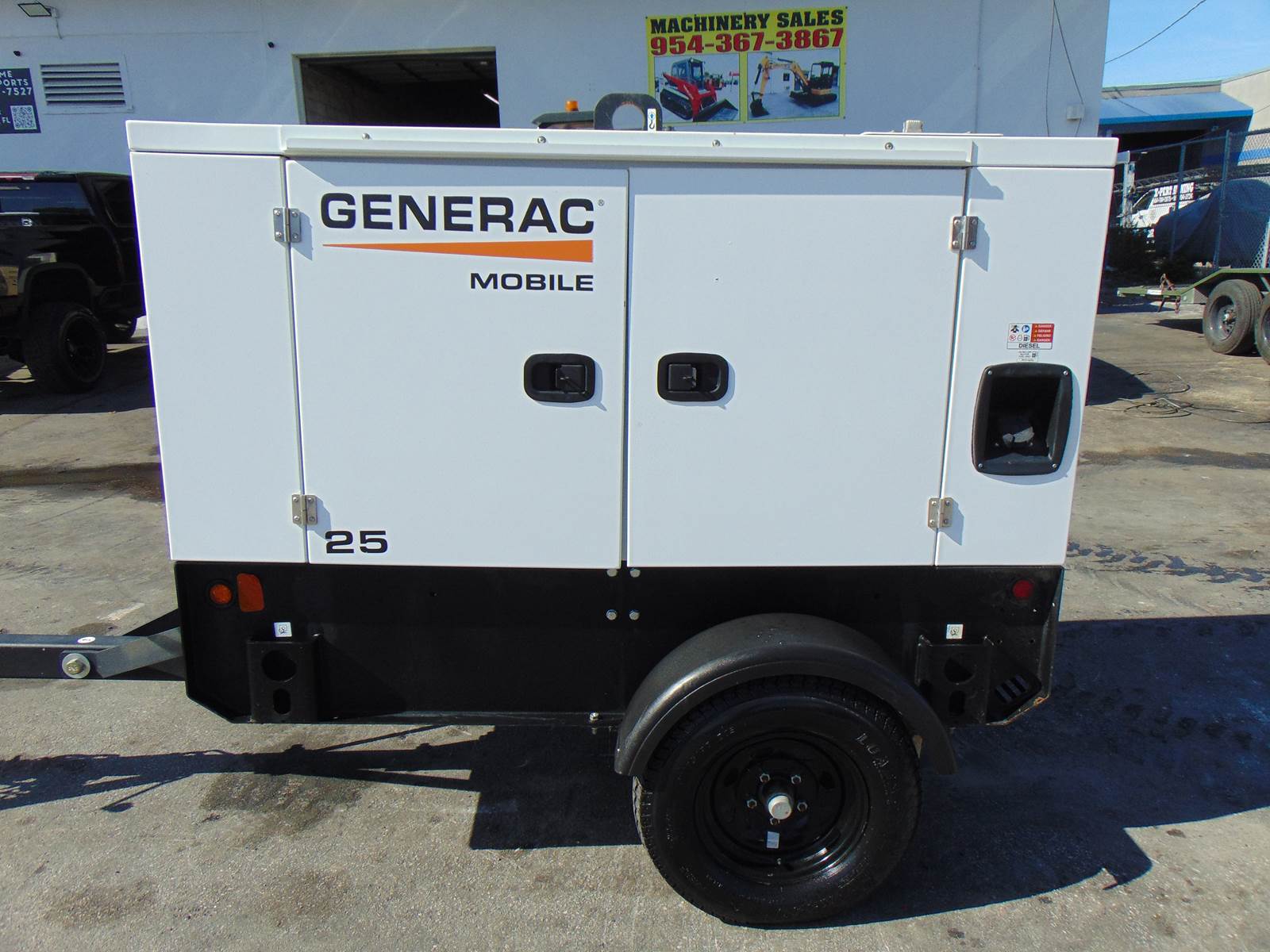 2023 GENRAC G25 PORTABLE TRAILER MOUNT GEN SET - ISUZU DIESEL - SUPER LOW HOURS - LIKE NEW - Image 2