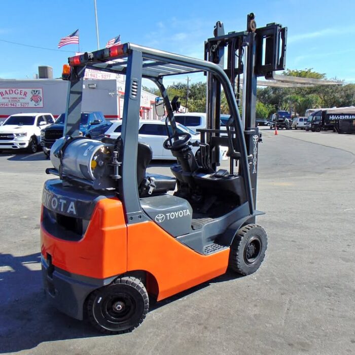 2013 TOYOTA 4.5K LB CAPACITY - DUAL STAGE MAST - LP PROPANE POWERED PNEUMATIC TIRE FORKLIFT FOR SALE 6' long super forks - propane tank included - only 2,035 hours - runs perfect