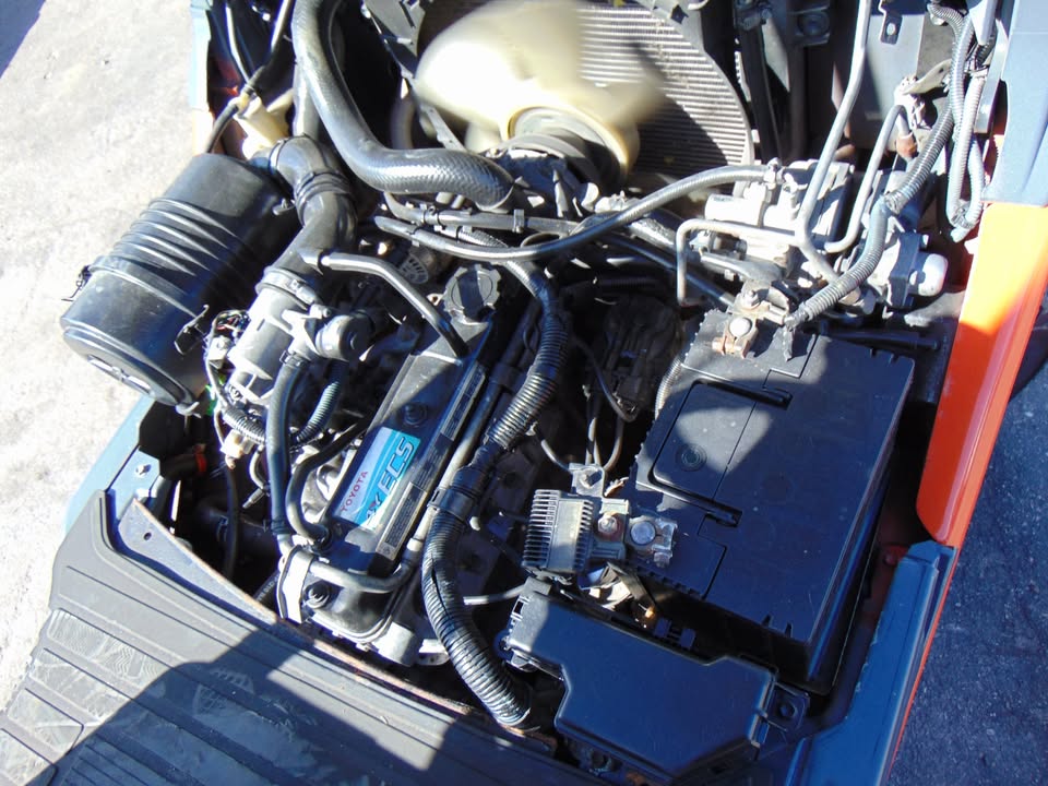 2013 TOYOTA 4.5K LB CAPACITY - DUAL STAGE MAST - LP PROPANE POWERED PNEUMATIC TIRE FORKLIFT FOR SALE 6' long super forks - propane tank included - only 2,035 hours - runs perfect - Image 16