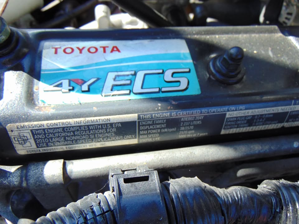 2013 TOYOTA 4.5K LB CAPACITY - DUAL STAGE MAST - LP PROPANE POWERED PNEUMATIC TIRE FORKLIFT FOR SALE 6' long super forks - propane tank included - only 2,035 hours - runs perfect - Image 17