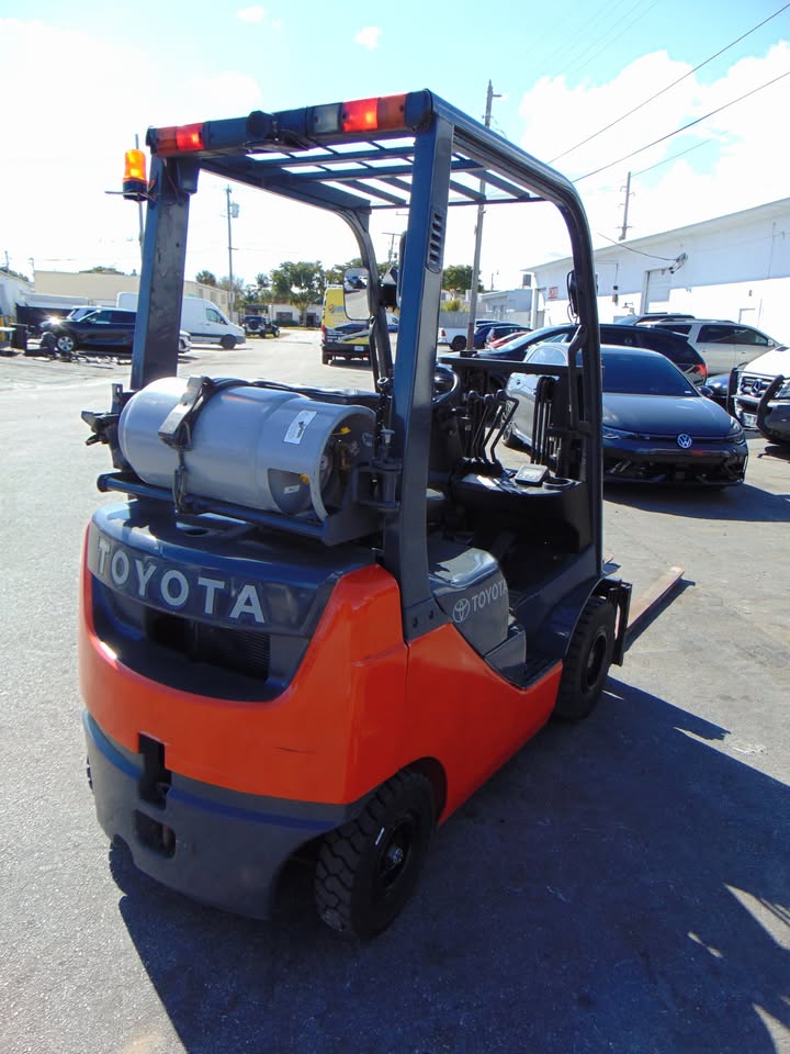 2013 TOYOTA 4.5K LB CAPACITY - DUAL STAGE MAST - LP PROPANE POWERED PNEUMATIC TIRE FORKLIFT FOR SALE 6' long super forks - propane tank included - only 2,035 hours - runs perfect - Image 9