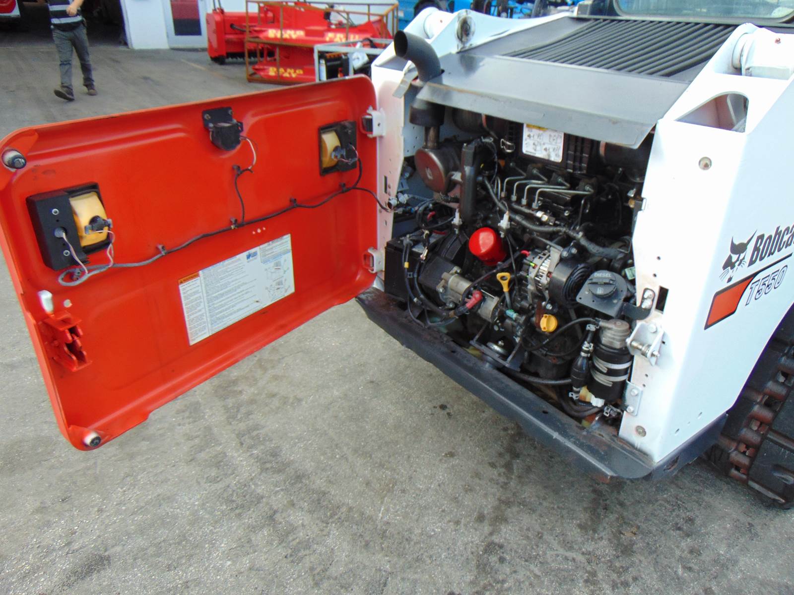 2018 BOBCAT T550 TURBO SKID STEER TRACK LOADER - ONLY 1,693 HOURS - HAND AND FOOT CONTROLS - 100% SERVICED - Image 8