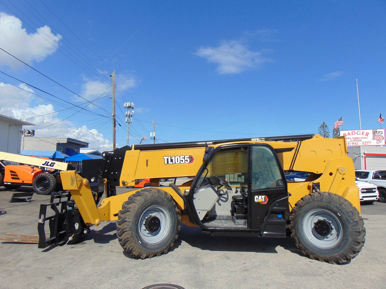 2018 CAT TL1055 TELEHANDLER "DELETED" NO DEF - 10K LBS - 55 FT - ROTATING FORK CARRIAGE - OUTRIGGERS - ONLY 2,631 HOURS - NEW TIRES