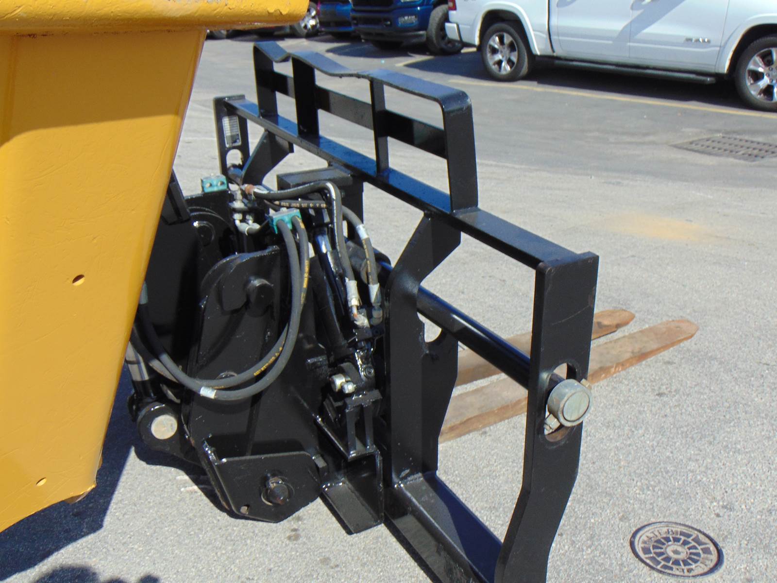 2018 CAT TL1055 TELEHANDLER "DELETED" NO DEF - 10K LBS - 55 FT - ROTATING FORK CARRIAGE - OUTRIGGERS - ONLY 2,631 HOURS - NEW TIRES - Image 11