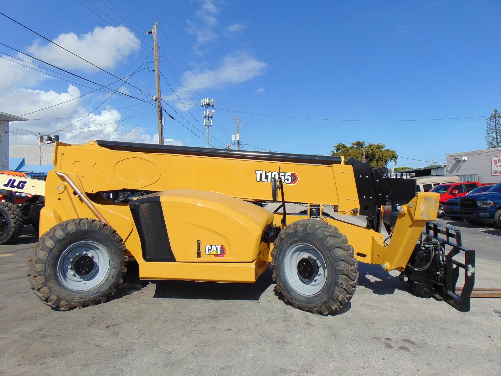 2018 CAT TL1055 TELEHANDLER "DELETED" NO DEF - 10K LBS - 55 FT - ROTATING FORK CARRIAGE - OUTRIGGERS - ONLY 2,631 HOURS - NEW TIRES - Image 2