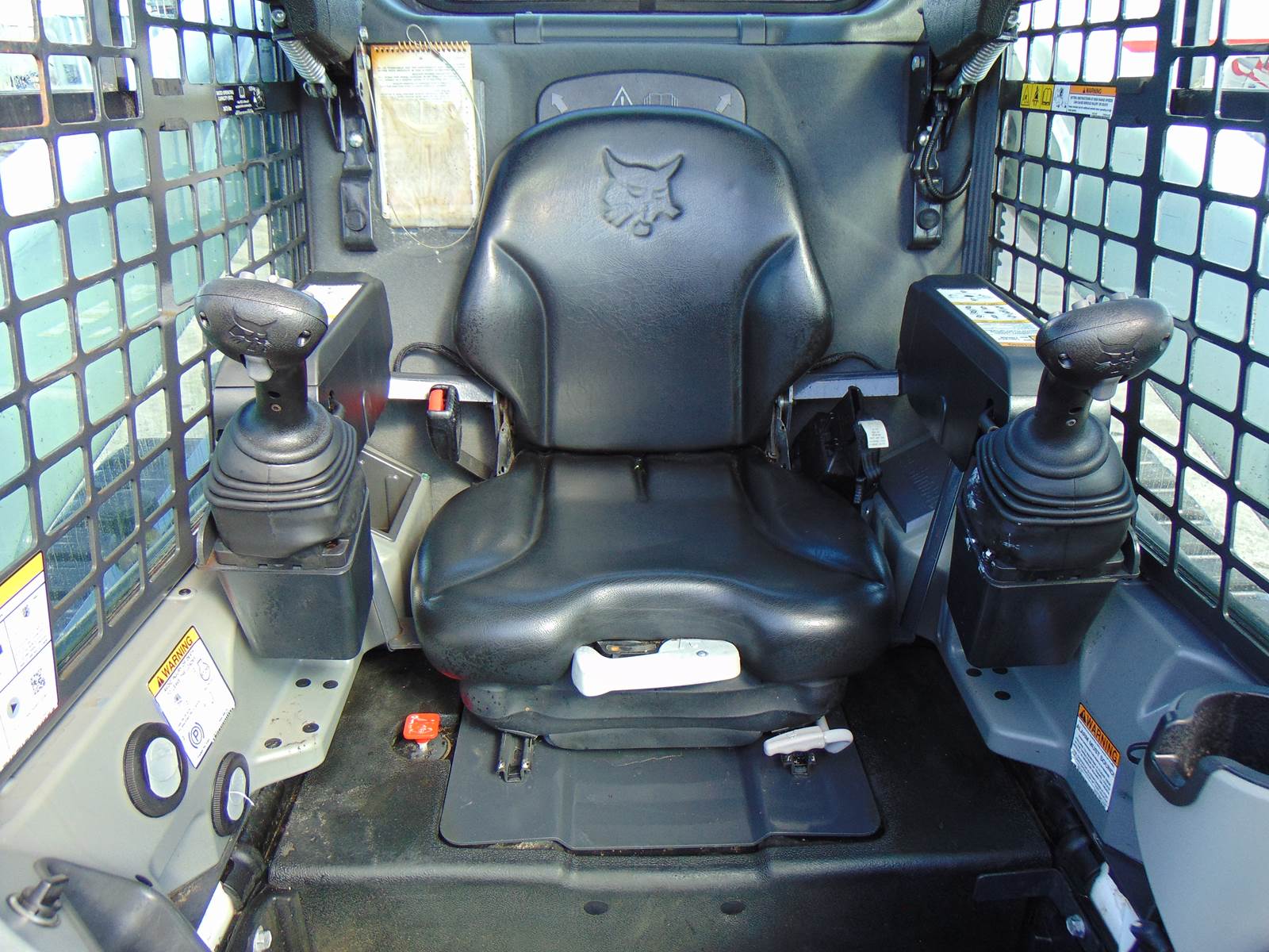 2020 BOBCAT T770 TURBO 2 SPEED "HIGH FLOW" - H.D. COOLING PKG - JOYSTICKS - BOB TACH POWER COUPLER - SUPER LOW HOURS - 100% ORIGINAL - Image 18