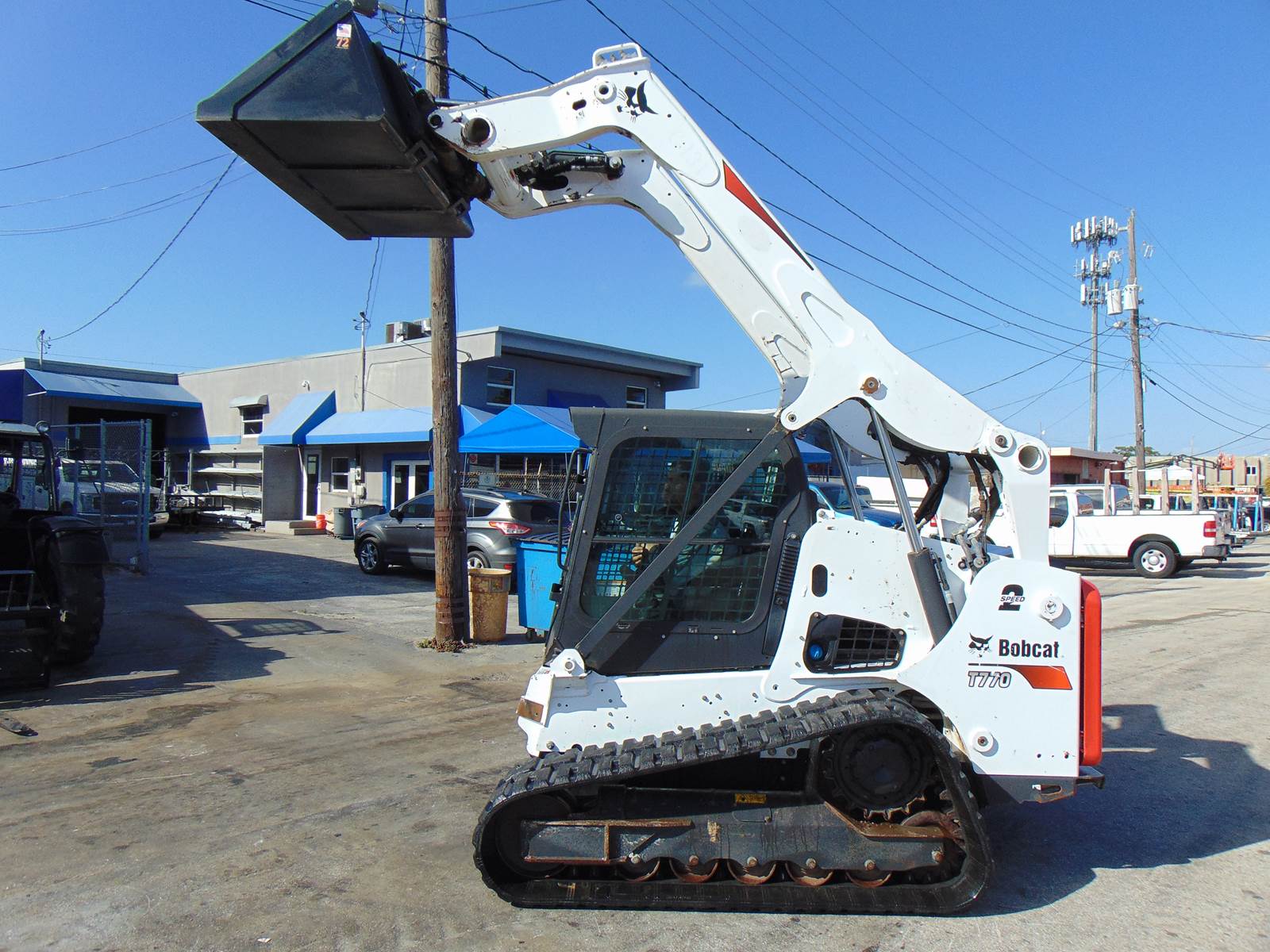 2020 BOBCAT T770 TURBO 2 SPEED "HIGH FLOW" - H.D. COOLING PKG - JOYSTICKS - BOB TACH POWER COUPLER - SUPER LOW HOURS - 100% ORIGINAL - Image 4