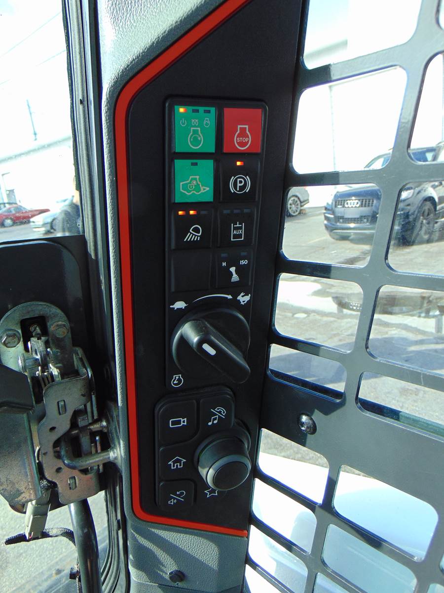 2020 BOBCAT S-76 TURBO 2 SPEED - HEAT & A/C - JOYSTICK CONTROLS - BOB TACH - CAMERA - ADVANCED MONITOR DISPLAY - ONLY 1,544 HOURS - Image 16