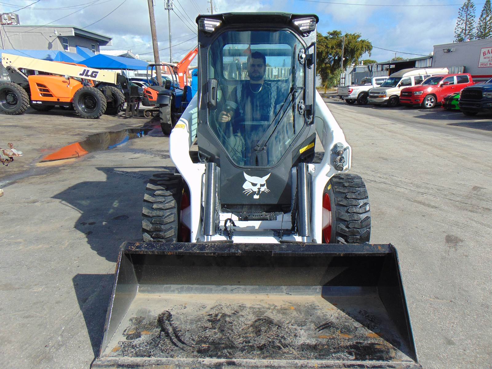 2020 BOBCAT S76 TURBO - 4 BRAND NEW TIRES - HEAT AND AC COMFORT CAB - BACK UP CAMERA - ONLY 1,145 HOURS - Image 28