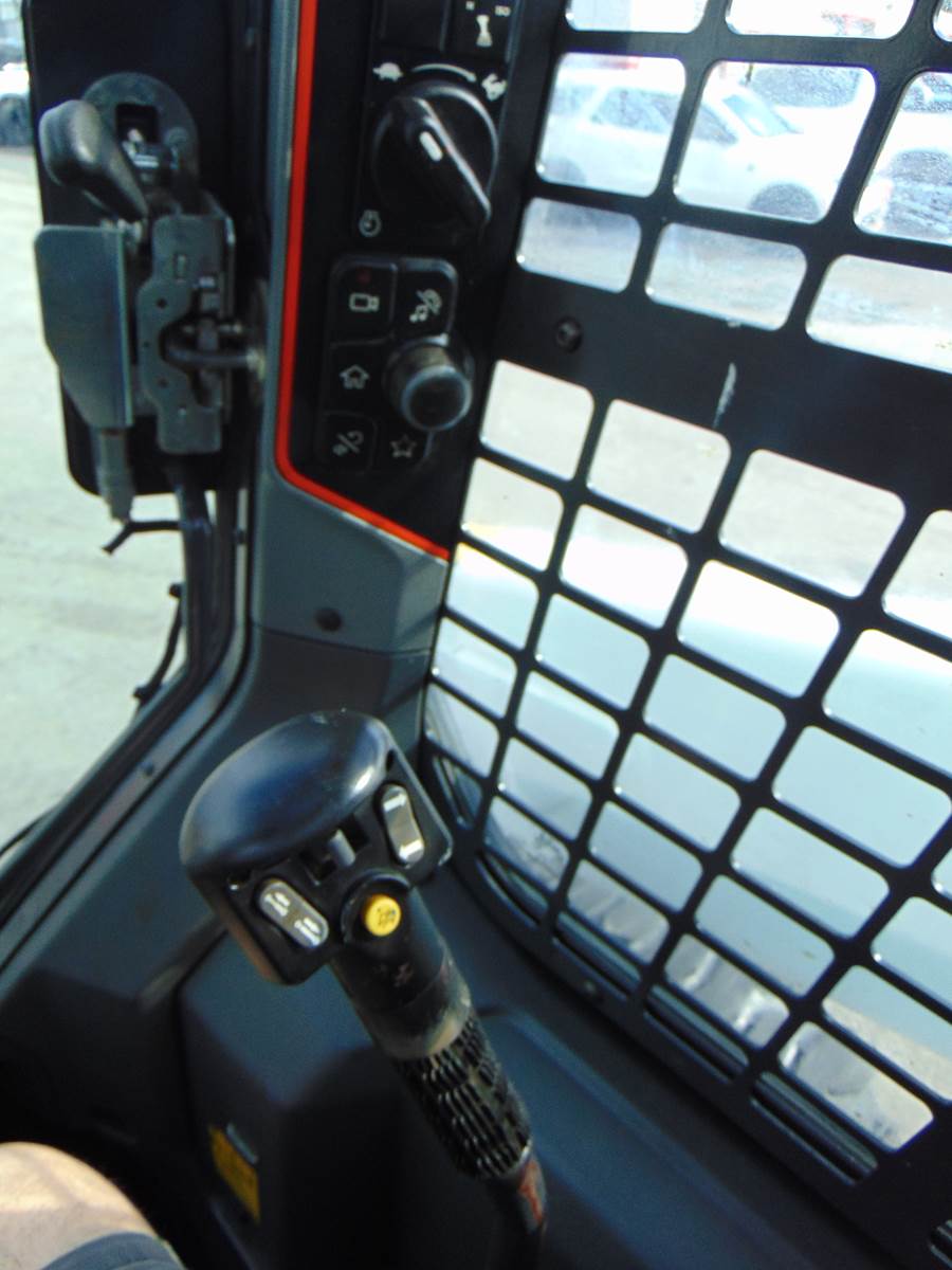 2020 BOBCAT S76 TURBO - 4 BRAND NEW TIRES - HEAT AND AC COMFORT CAB - BACK UP CAMERA - ONLY 1,145 HOURS - Image 11