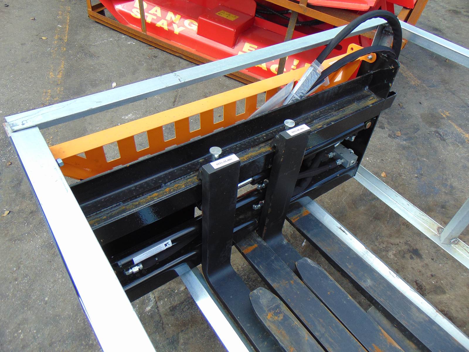2026 WOLVERINE HYDRAULIC ADJUSTABLE 4,000 lb RATED SKID STEER PALLET FORKS - WITH H.D. FRAME CARRIAGE - FORK POSITIONER - Image 4
